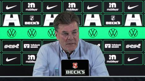 Von einer Schützenhilfe des FC Bayern will Dieter Hecking eigentlich nichts wissen. Trotzdem gerät er bei einer Frage zum Rekordmeister ins Schwärmen.