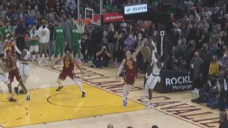 Bei der 89:91-Niederlage der Boston Celtics gegen die Cleveland Cavaliers war Dennis Schröder erneut der beste Scorer der Celtics. Seine 28 Punkte reichten am Ende jedoch knapp nicht mehr.