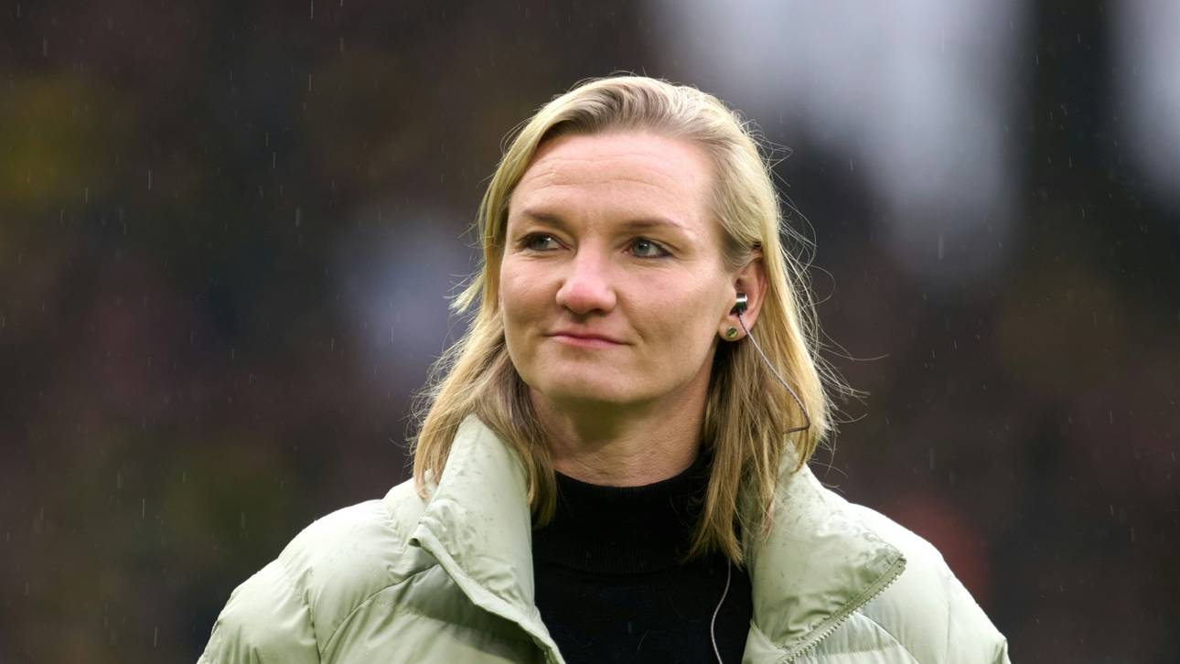 Popp sieht Männerfußball kritisch