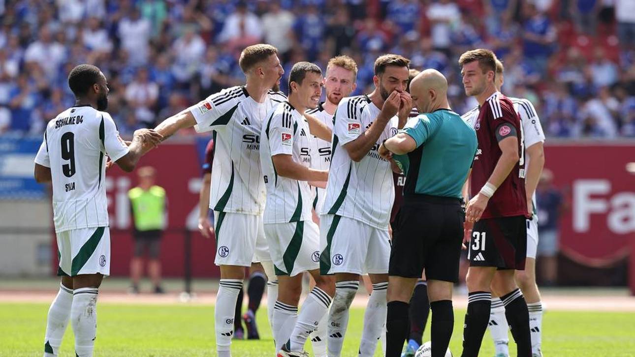 Schalke-Protest nach Platzverweis