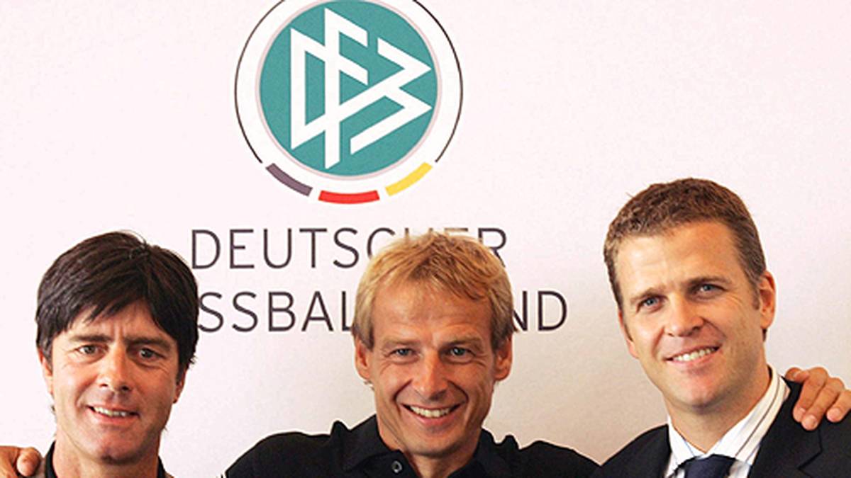 Völlig überraschend bekam er im Sommer 2004 plötzlich einen Anruf. Am anderen Ende: Jürgen Klinsmann. Der neue Bundestrainer wollte Löw als seinen "Co" - dieser sagte sofort zu