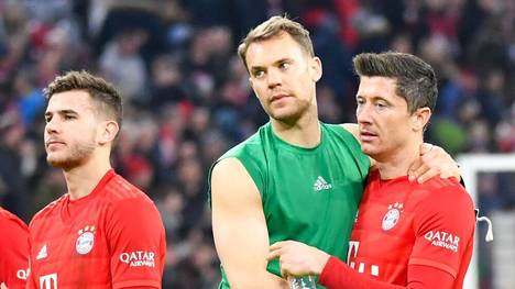 Manuel Neuer (M.) und Robert Lewandowski (r.) kämpfen um die Auszeichnung zum Fußballer des Jahres