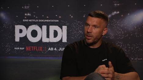 Deutschland ist für Lukas Podolski zwar ein Titelkandidat bei der WM, er erinnert aber ebenso an die vergangenen zwei WM-Turniere, als das DFB-Team jeweils nicht über die Vorrunde hinaus kam. 