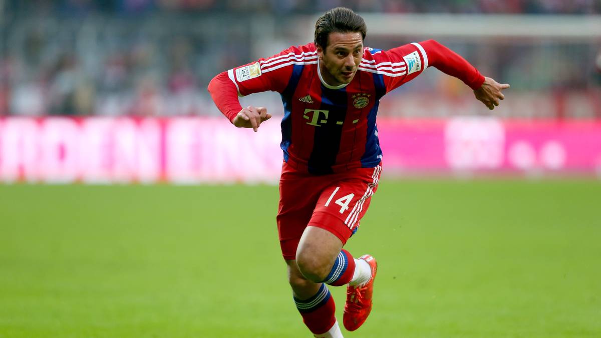 PLATZ 4: CLAUDIO PIZARRO (327 Einsätze/125 Tore/53 Vorlagen): Der sympathische Peruaner trug das Bayern-Trikot zwei Mal in seiner Karriere: Von 2001 bis 2007 sowie von 2012 bis 2015. In München ist "Pizza" gern gesehen. 16 Titel kann der Bremer Angreifer sein Eigen nennen