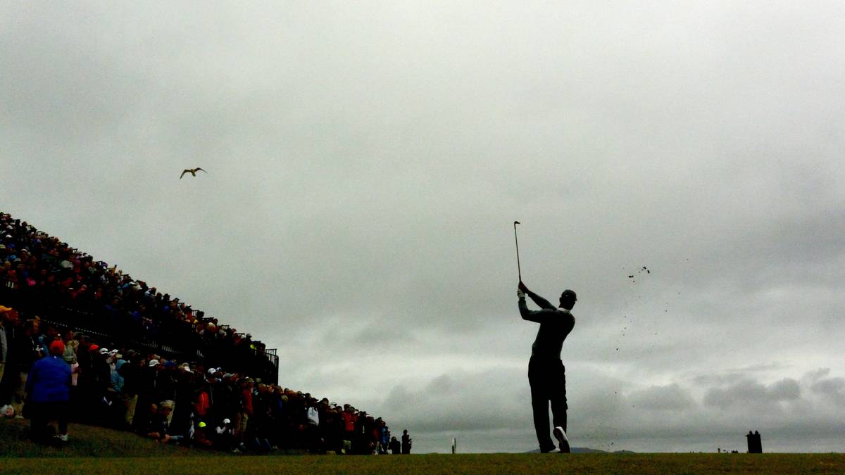Der immer tiefer in der Weltrangliste abrutschende Golfstar legt den schwächsten Start seiner Karriere bei den British Open hin und geht mit großem Rückstand in den zweiten Tag