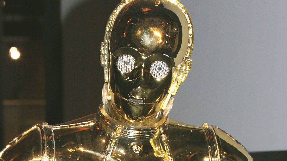 C-3PO: Der etwas hüftsteife Goldjunge C-3PO beherrscht über sechs Millionen Kommunikationsformen und agiert manchmal etwas unbeholfen. Trotzdem ist er irgendwie immer mitten im Geschehen und steht den Menschen mit Rat zur Seite. Die Ewoks erheben ihn bei Star Wars sogar zum Gott