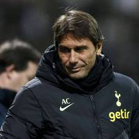 Antonio Conte muss sich einer Operation unterziehen - und fällt als Trainer der Tottenham Hotspur vorerst aus. 