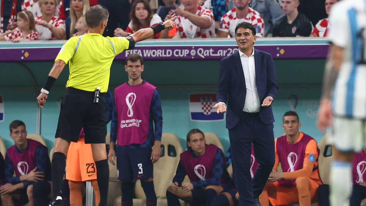 Cheftrainer Zlatko Dalic konnte die Rote Karte für Mario Mandzukic (nicht im Bild) nicht verstehen