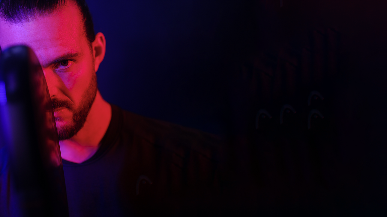 Die erste Bekanntschaft mit dem Padel-Court endete für Jonas Messerschmidt in der Notaufnahme - dennoch ist er dem Sport treu  geblieben