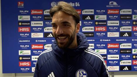 Als Tabellenführer der 2. Bundesliga startet Schalke ins neue Jahr. Viele Fans lässt das vom Aufstieg träumen. Für Kapitän Kenan Karaman liegt dieses Thema jedoch noch weit in der Zukunft.