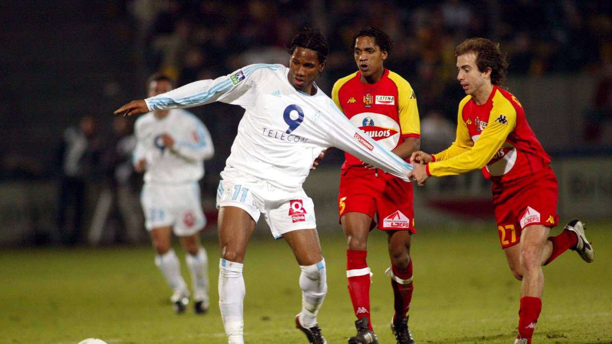 Die beeindruckende Laufbahn des Stürmers beginnt in Frankreich. Als Fünfjähriger schicken ihn seine Eltern aus Abidjan, der damaligen Hauptstadt der Elfenbeinküste, zu seinem Onkel Michel Goba, der als Profifußballer sein Geld verdient