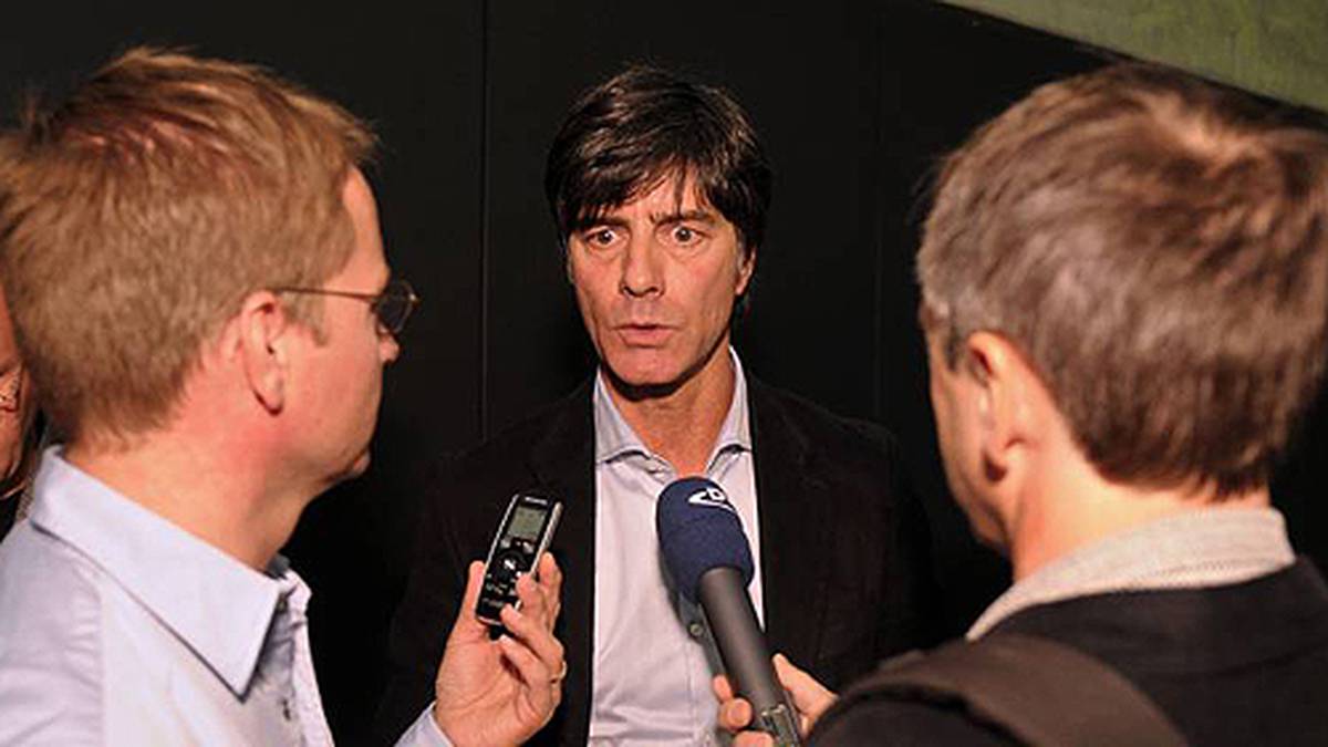 Spätestens seit der Qualifikation für die EM 2008 stand Löw als Bundestrainer im Mittelpunkt der Öffentlichkeit. Mit dem Einzug ins Finale verschaffte er sich beim Turnier in Österreich und der Schweiz eine Menge Respekt