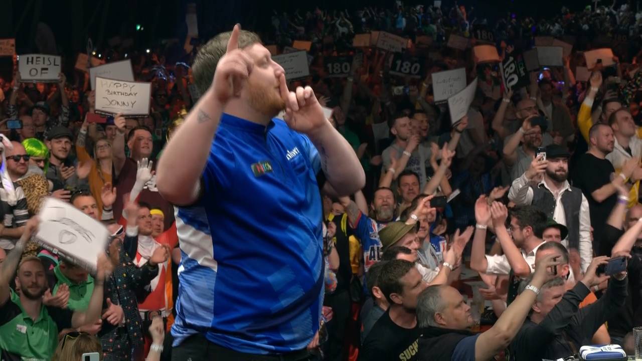 German Darts Grand Prix: Cameron Menzies tanzt bei Walk-On von Michael Smith