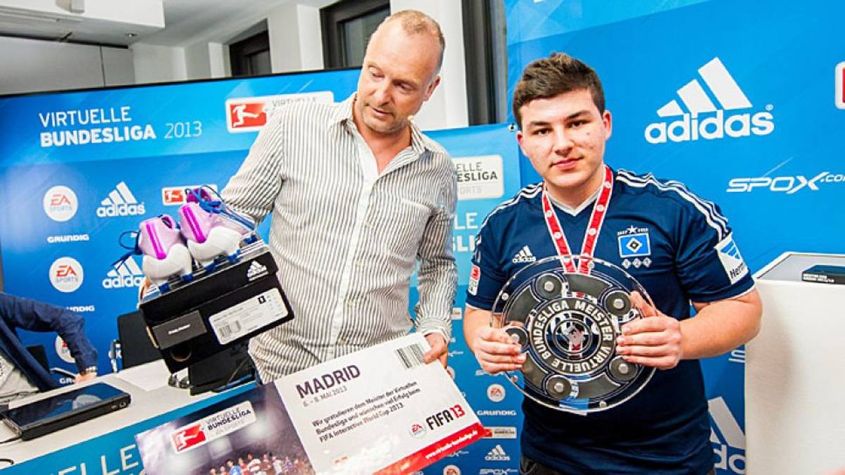 Am Ende blieb der HSV-Akteur der glücklichere und heimste einen 2:1-Erfolg ein. Von Frank Buschmann bekam er außerdem ein neues Paar Fußballschuhe und eine Reise nach Madrid überreicht