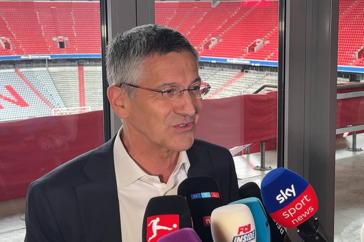 Bayern-Präsident Herbert Hainer zieht nach dem Gewinn der Meisterschaft eine Saisonbilanz und lobt Trainer Vincent Kompany in den höchsten Tönen.