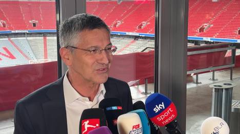 Bayern-Präsident Herbert Hainer zieht nach dem Gewinn der Meisterschaft eine Saisonbilanz und lobt Trainer Vincent Kompany in den höchsten Tönen.