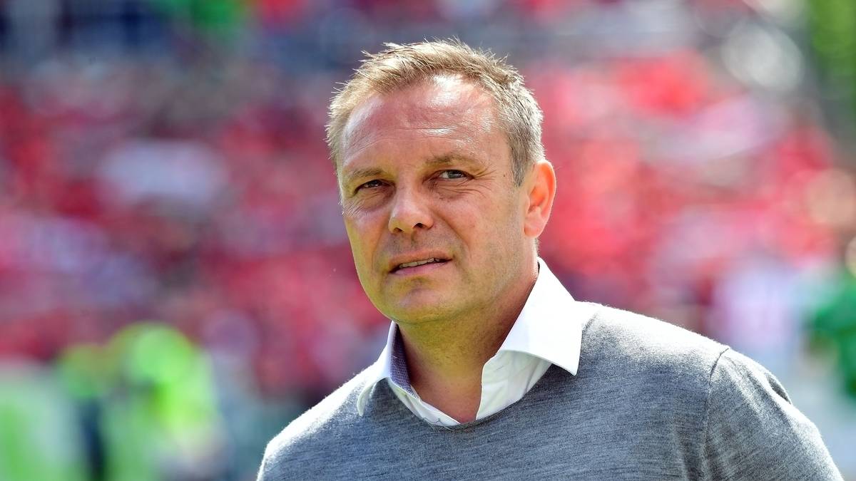 Andre Breitenreiter ist davon wenig begeistert. Doch seine Mannschaft kommt wenig später zum Ausgleich