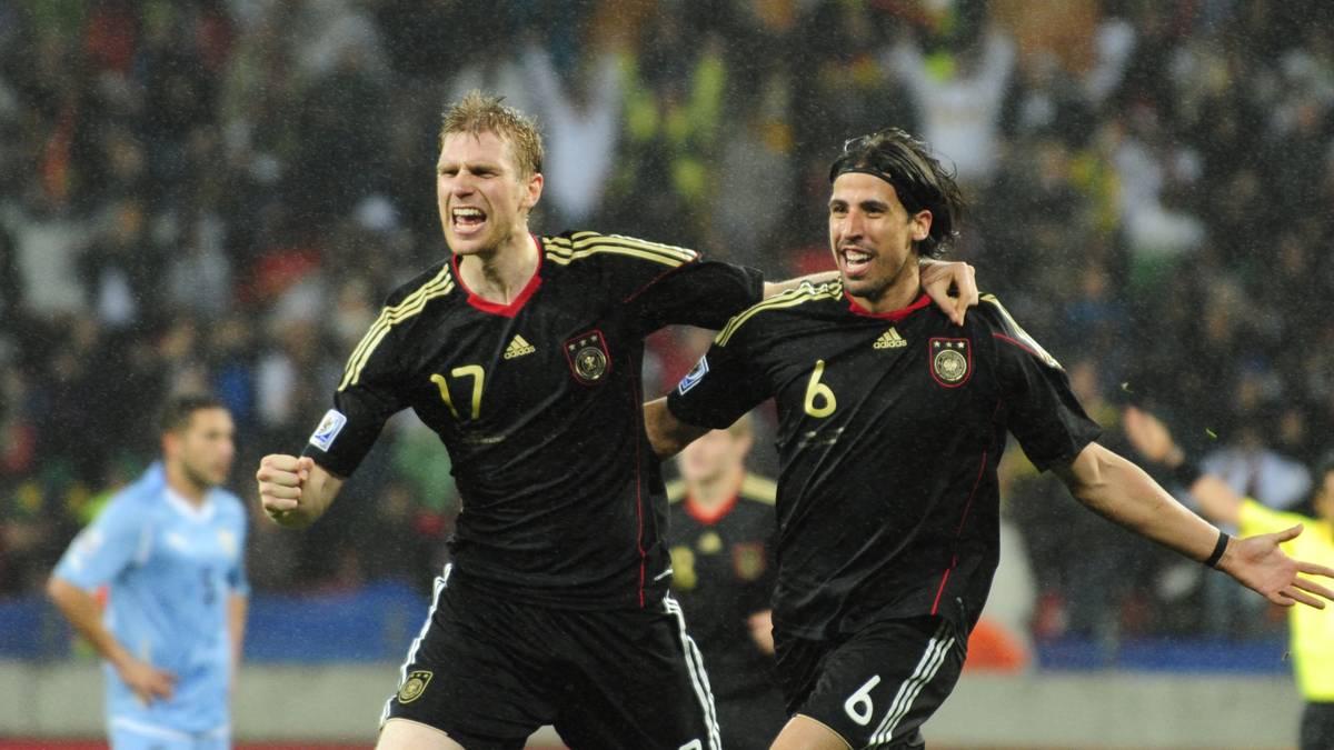 Das Alternativtrikot, mit dem Deutschland den dritten Platz erklomm, war dagegen komplett in Schwarz gehalten.