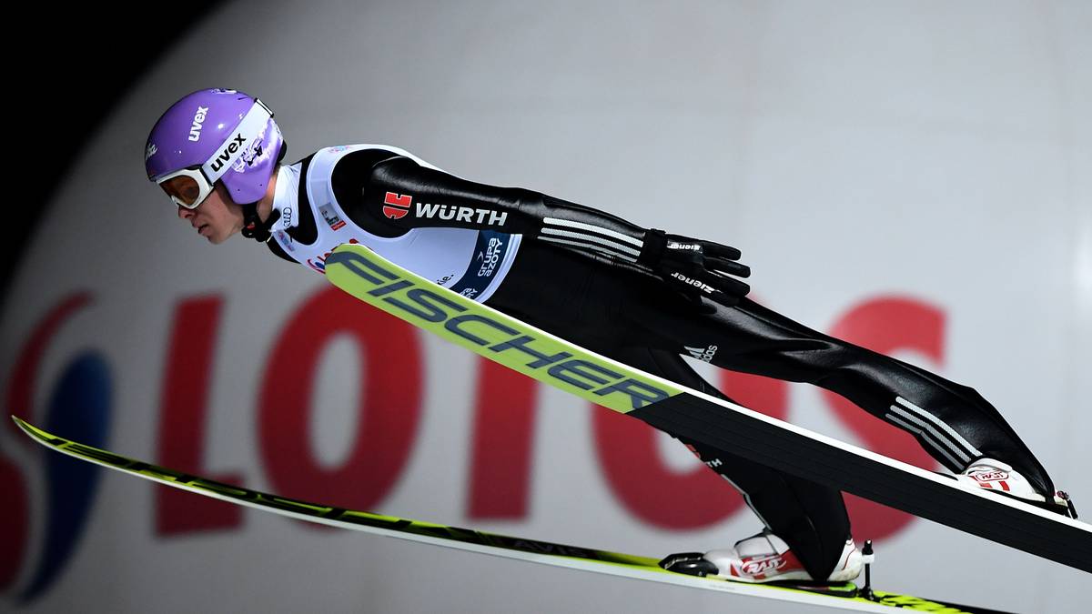 Wellinger, von Beruf Zollbeamter, konnte in diesem Jahr zwei Springen gewinnen und schaffte es 2013 bereits einmal in die Top Ten der Tournee-Gesamtwertung. Bis 2010 startete er in der Nordischen Kombination, bevor er sich fürs Skispringen entschied