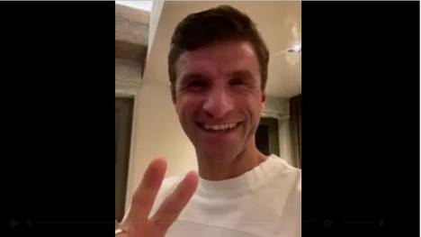 Thomas Müller hat seine dritte Corona-Infektion - jetzt meldet er sich bei seinen Fans aus der Quarantäne. 