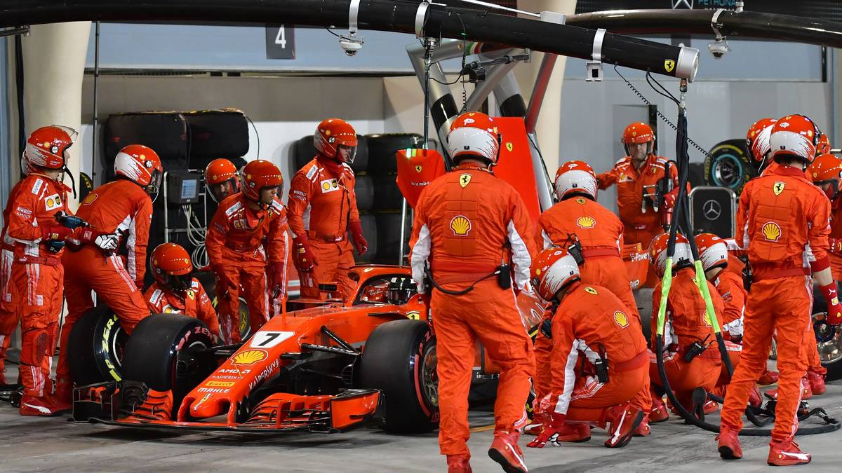 FLOP - FERRARI, RADNABEN UND MUTTERN: Das ist kein Zufall mehr! Erst die beiden Haas, die die Teile von Ferrari verwenden, jetzt der doppelte Radmuttern-Bock am Räikkönen-Boliden