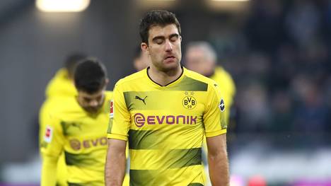 Dortmunds Sokratis erleidet im Spiel gegen Stuttgart einen Rippenknorpelbruch