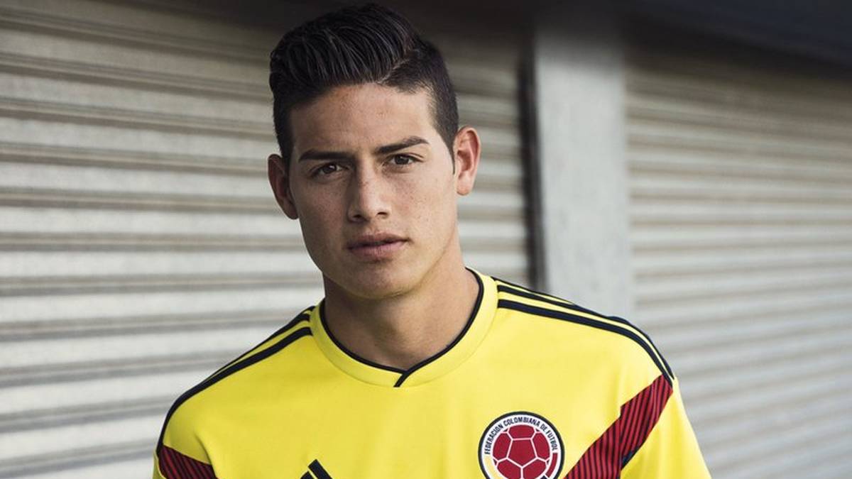 GRUPPE H - KOLUMBIEN (Adidas, 89,95 Euro): Die Mannschaft von Bayern-Star James Rodriguez ist auch für Abendspiele gewappnet. Denn auffällig sind die gelb leuchtenden Trikots. Ergänzt wird das grelle Design durch Streifen-Elemente im seitlichen Brustbereich