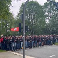 Hamburg brodelt! Tausende Pauli-Fans marschieren zum Derby