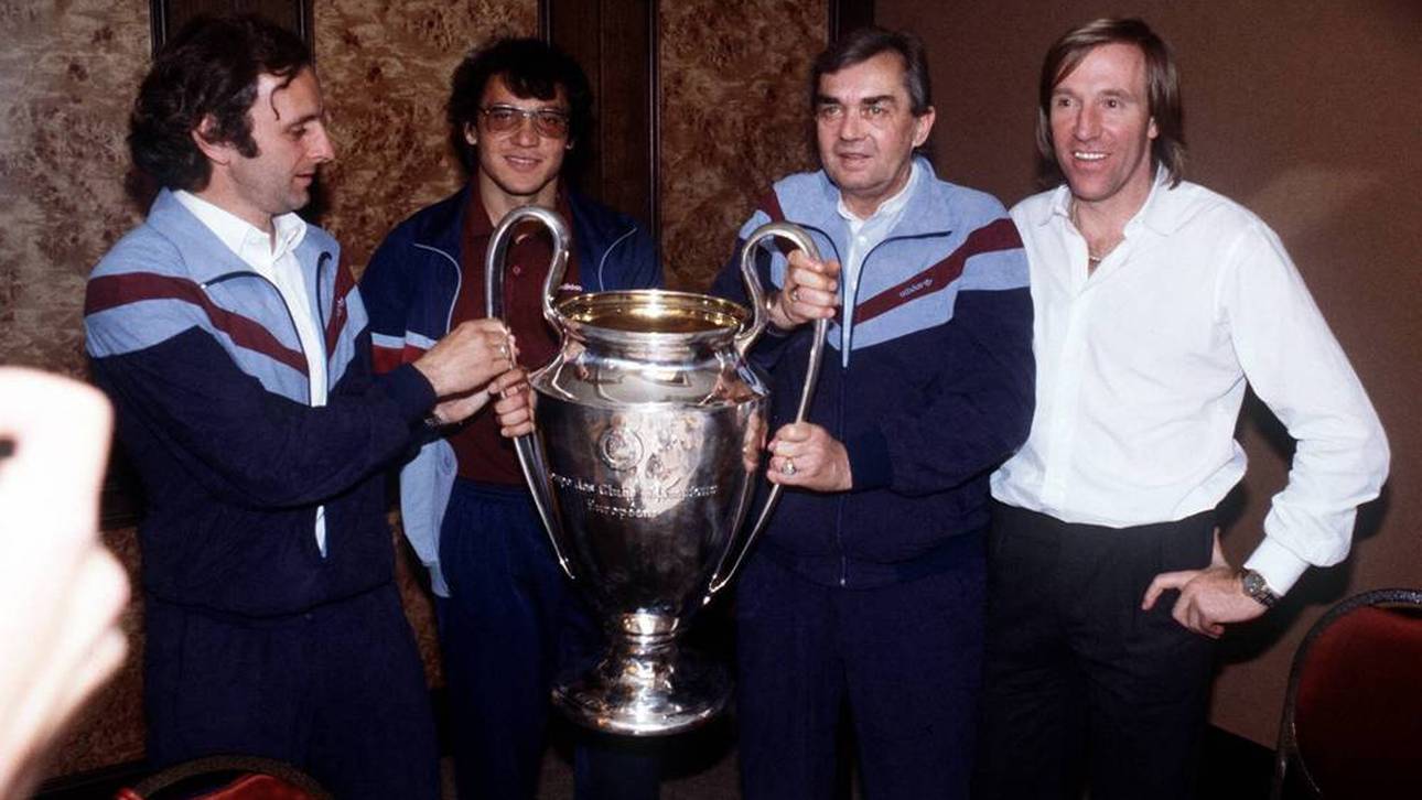 Aleksandar Ristic, Felix Magath, Ernst Happel und Günter Netzer (v.l.) holten 1983 den Henkelpott mit dem HSV