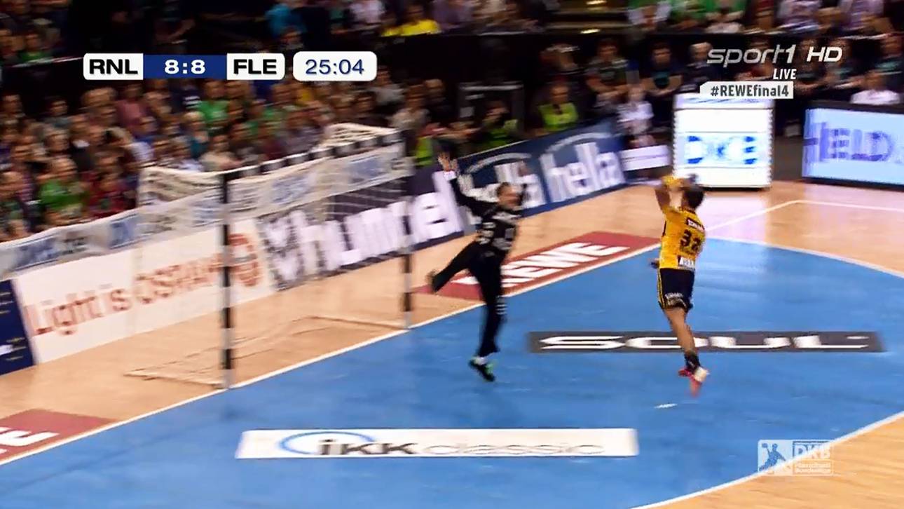 Remis zur Pause im ersten Halbfinale