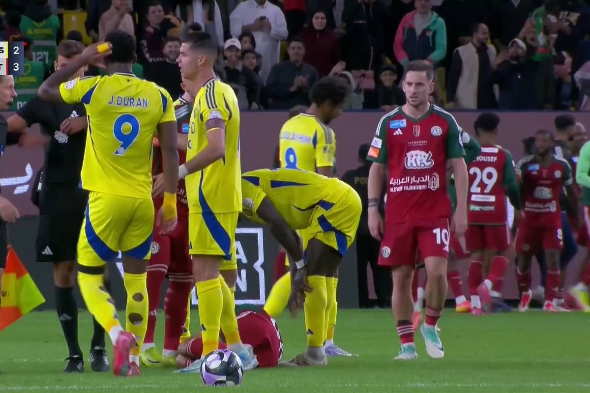 Al Nassr um Cristiano Ronaldo muss einen ganz bitteren Abend hinnehmen, weil der Gegner das Spiel in beinahe letzter Minute dreht - und dann auch noch ein Neuzugang vom Platz fliegt. 