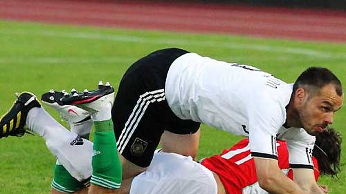 Schließlich war das Ende der Pechsträhne noch nicht erreicht: Heiko Westermann (oben) und Christian Träsch verletzten sich ebenfalls so schwer, dass die WM für sie gelaufen war