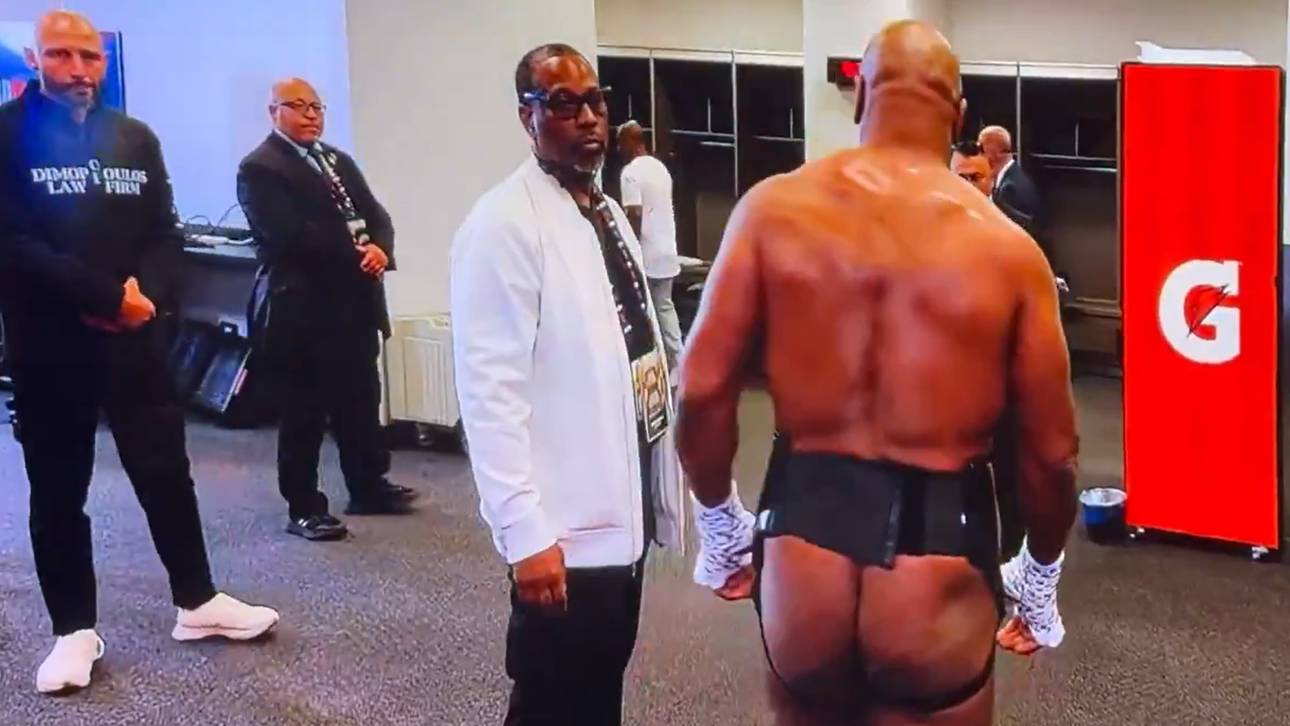 Tysons nackte Pobacken gehen viral