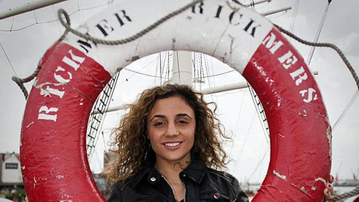 Da sich Anfang der 1990er Jahre Armenien und Aserbaidschan um die Region Bergkarabach bekriegt hatten, war die Familie geflüchtet. Seit 1996 lebt Kentikian in Hamburg - und zeigt sich mit der Region verbunden