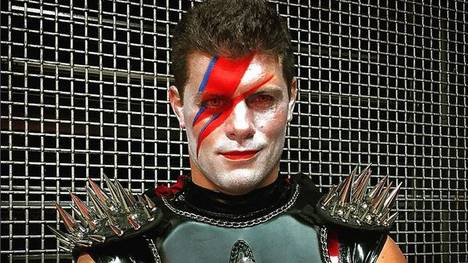 Aus WWE-Wrestler Stardust wurde im Gedenken an David Bowie Ziggy Stardust