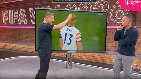 Patrick Ittrich, Schiedsrichter-Experte bei Magenta TV, übt deutliche Kritik an einer umstrittenen VAR-Entscheidung von Danny Makkelie im Spiel der USA gegen Paraguay.