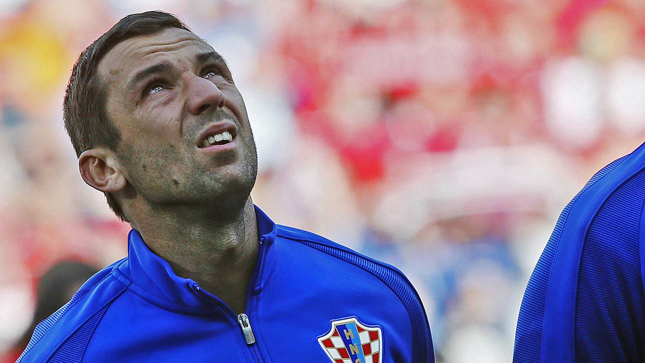 Srna weint bei Hymne bittere Tränen