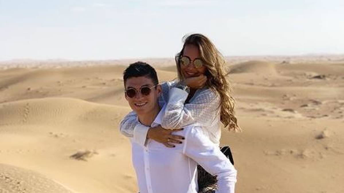 Hoffenheims Steven Zuber und seine Frau Mirjana machen einen Ausflug in die Wüste in der Nähe von Dubai