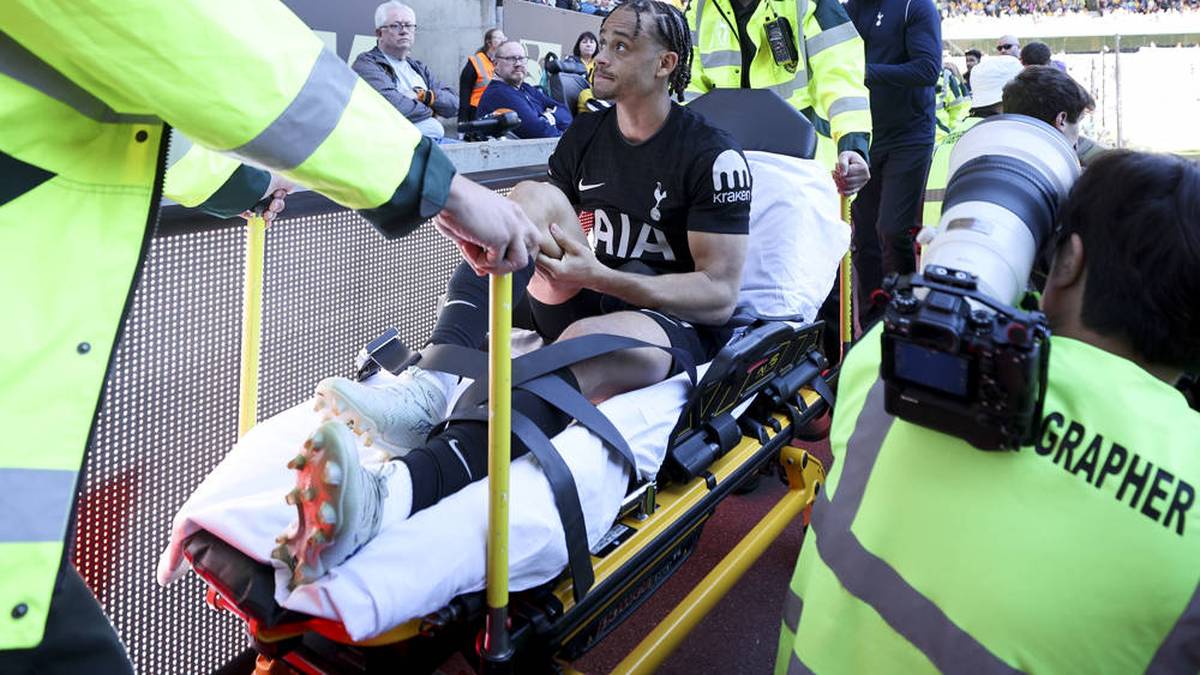 Xavi Simons hätte sich sportlich mit den Niederlanden qualifiziert. Bei der Endrunde wird der Offensivkünstler dennoch nicht mitmischen. Der 23-Jährige hat sich bei einem Premier-League-Spiel von Tottenham Hotspur eine schwere Knieverletzung zugezogen und fällt lange aus.