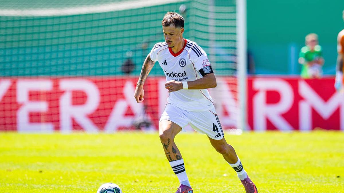 Eintracht Frankfurt: Robin Koch wird neuer Kapitän der SGE. Der 29-Jährige löst Kevin Trapp ab, der Frankfurt in diesem Sommer verlassen hat.