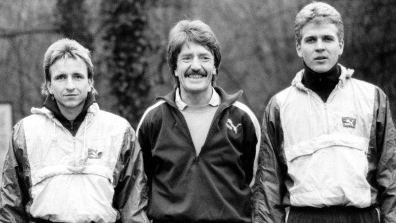 Oliver Bierhoff (r.) als Gladbach-Spieler mit Trainer Gerd vom Bruch und Norbert Meier