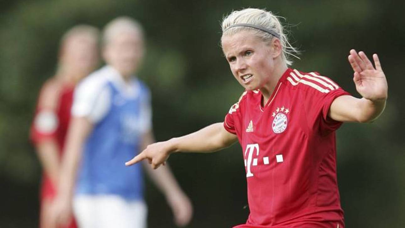 Julia Simic begann ihre aktive Karriere beim FC Bayern, wo sie zwischen 2005 und 2013 spielte