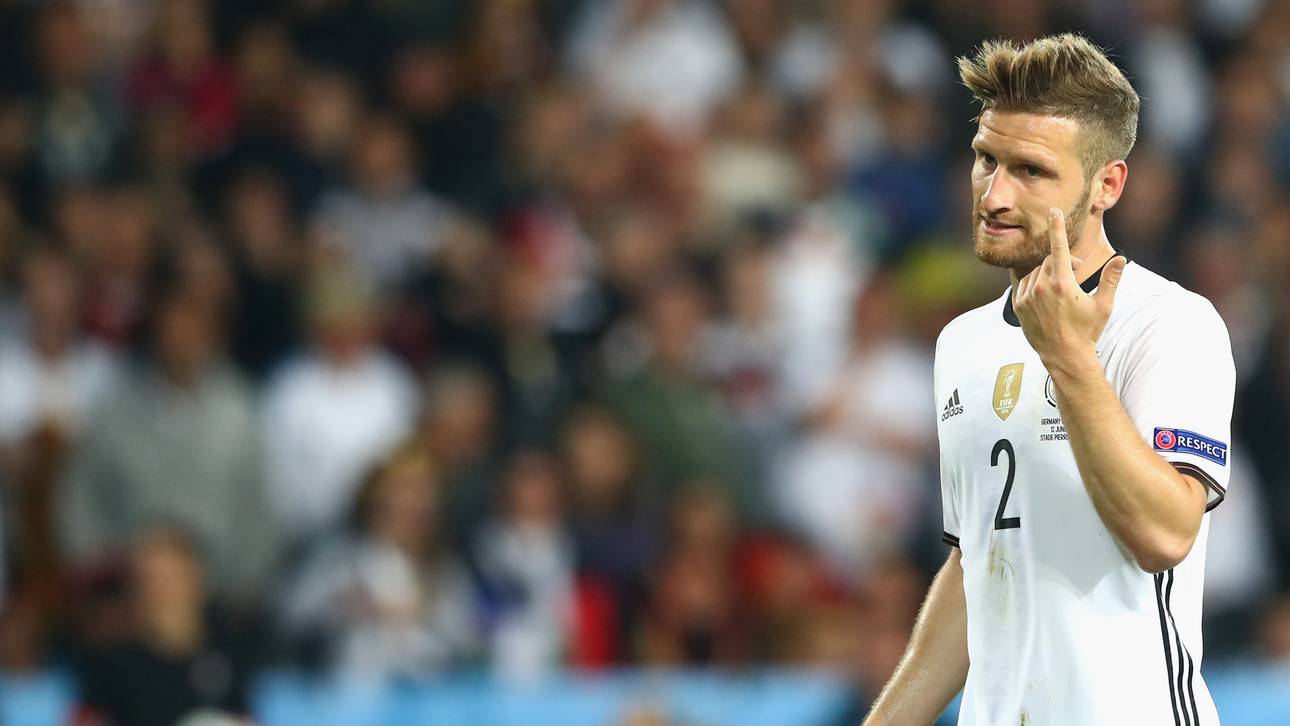 Klopp hinter Mustafi her