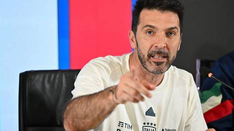 Italien-Legende Gianluigi Buffon spricht über die Nationalmannschaft Italiens. Dem ehemaligen Juventus-Kapitän nach wird die italienische Nationalmannschaft unterschätzt.