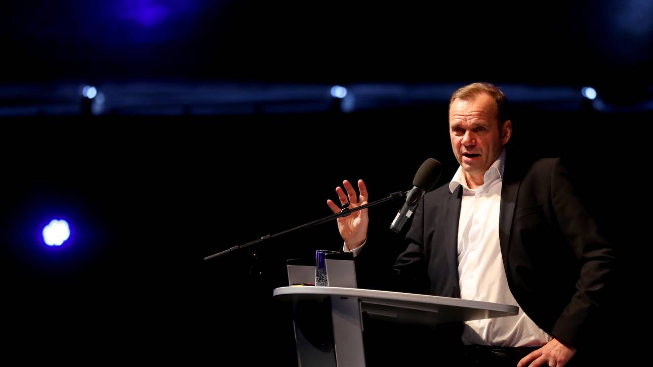 HSV-Boss wiegelt Kühnes Pläne ab