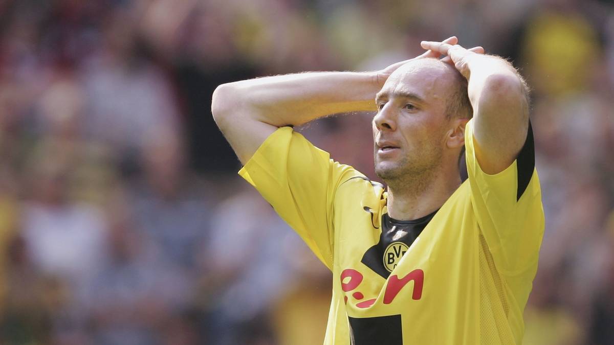 JUNI 2005 BIS MAI 2008: Abgesehen vom Abstiegskampf in der Saison 2004/2005 etabliert sich der BVB in den folgenden drei Spielzeiten im Bundesliga-Mittelfeld, verpasst aber angesichts der Abgänge wichtiger Spieler wie Koller (Foto), Christoph Metzelder und Rosicky die Qualifikation für einen europäischen Wettbewerb