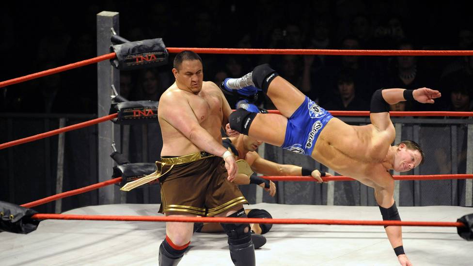 Samoa Joe (l.) und AJ Styles waren einst die Stars bei TNA, heute sind beide bei WWE