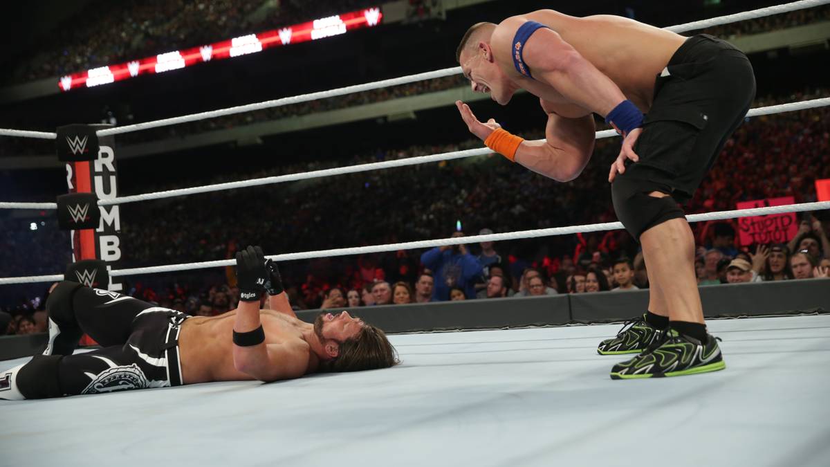 Das letzte Highlight vor dem eigentlichen Rumble: John Cena (r.) trifft auf World Champion AJ Styles