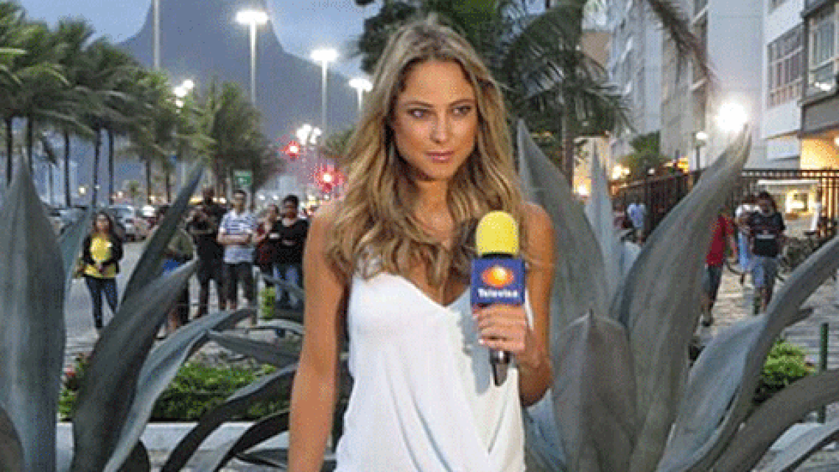 Bei der WM in Brasilien informiert sie täglich über die neuesten Entwicklungen rund ums mexikanische Team (Copyright: Twitter@vanehupp)
                  
                  