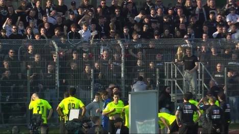 Der SSV Ulm 1846 verspielt im Kellerduell der 3. Liga beim Tabellenletzten in Schweinfurt eine 2:0-Führung und taumelt dem Abstieg entgegen. Nach dem Spiel verschaffen die Gästefans ihrem Frust merklich Luft.